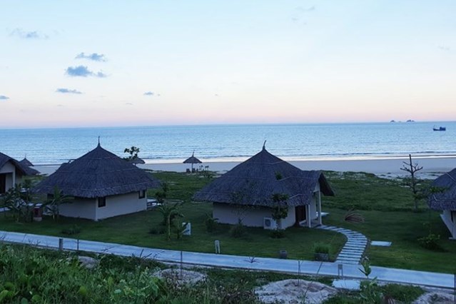 Deluxe Beachfront Bungalow